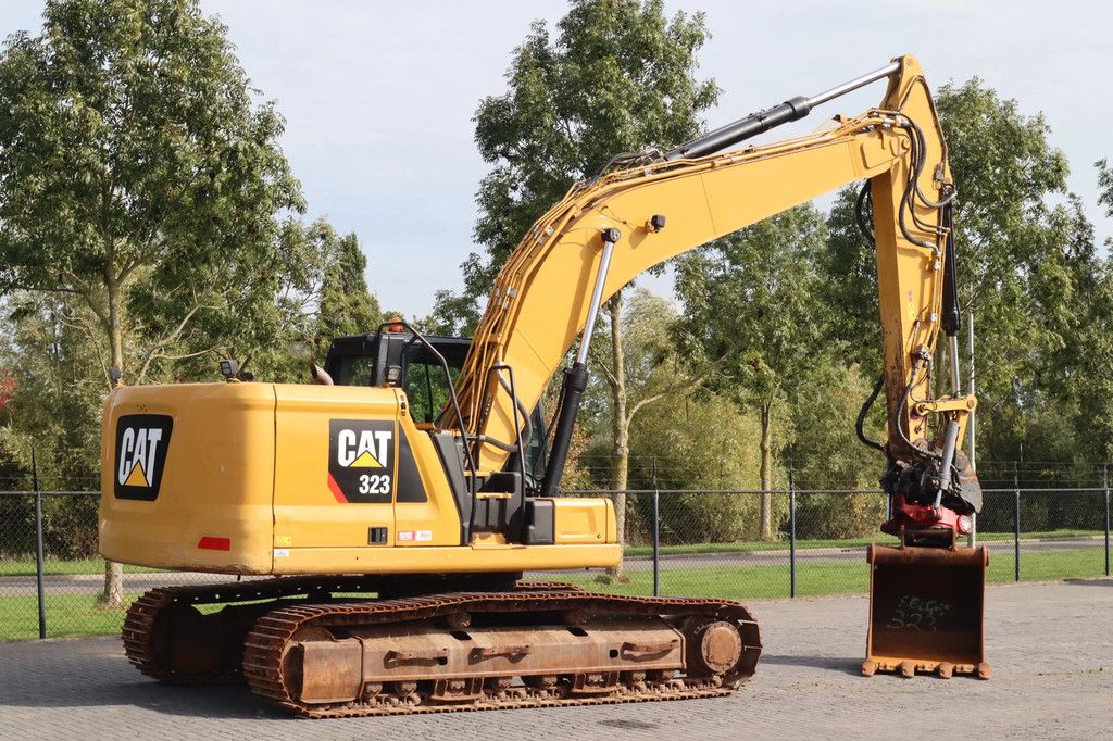Caterpillar 323 07A | ROTOTILT | QUICK COUPLER | BUCKET