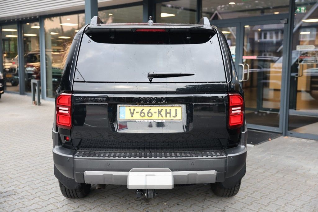 Toyota Landcruiser 250 2.8 D-4D 5DRS PROFESSIONAL A/T VAN