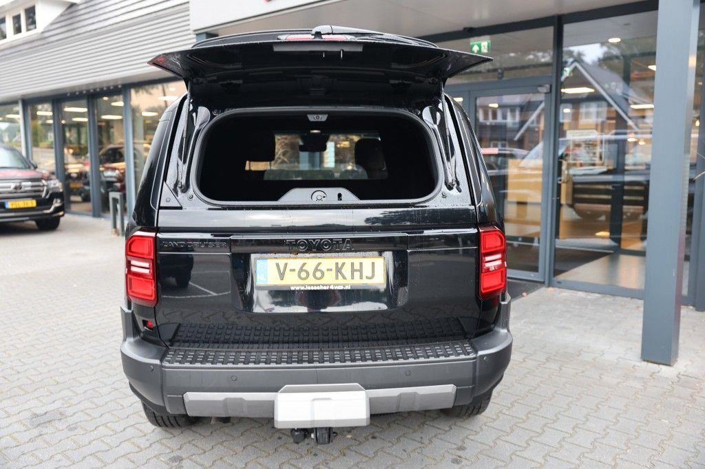 Toyota Landcruiser 250 2.8 D-4D 5DRS PROFESSIONAL A/T VAN