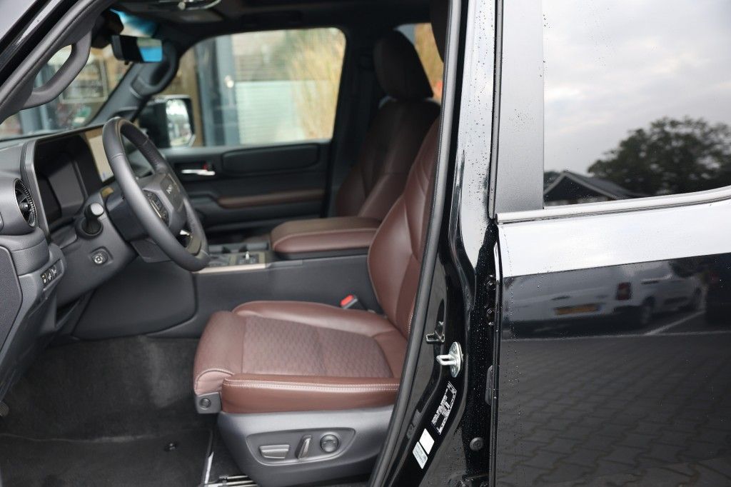 Toyota Landcruiser 250 2.8 D-4D 5DRS PROFESSIONAL A/T VAN