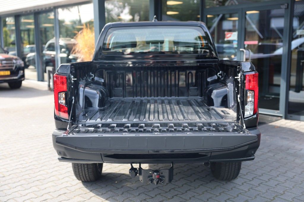 Toyota Hilux 2.8 D-4D MHEV DUBBEL CABINE ACTIVE A/T 4WD
