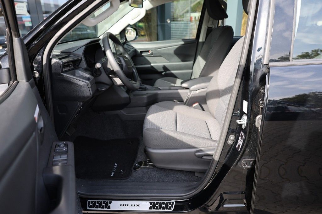 Toyota Hilux 2.8 D-4D MHEV DUBBEL CABINE ACTIVE A/T 4WD