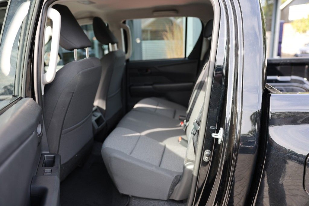 Toyota Hilux 2.8 D-4D MHEV DUBBEL CABINE ACTIVE A/T 4WD