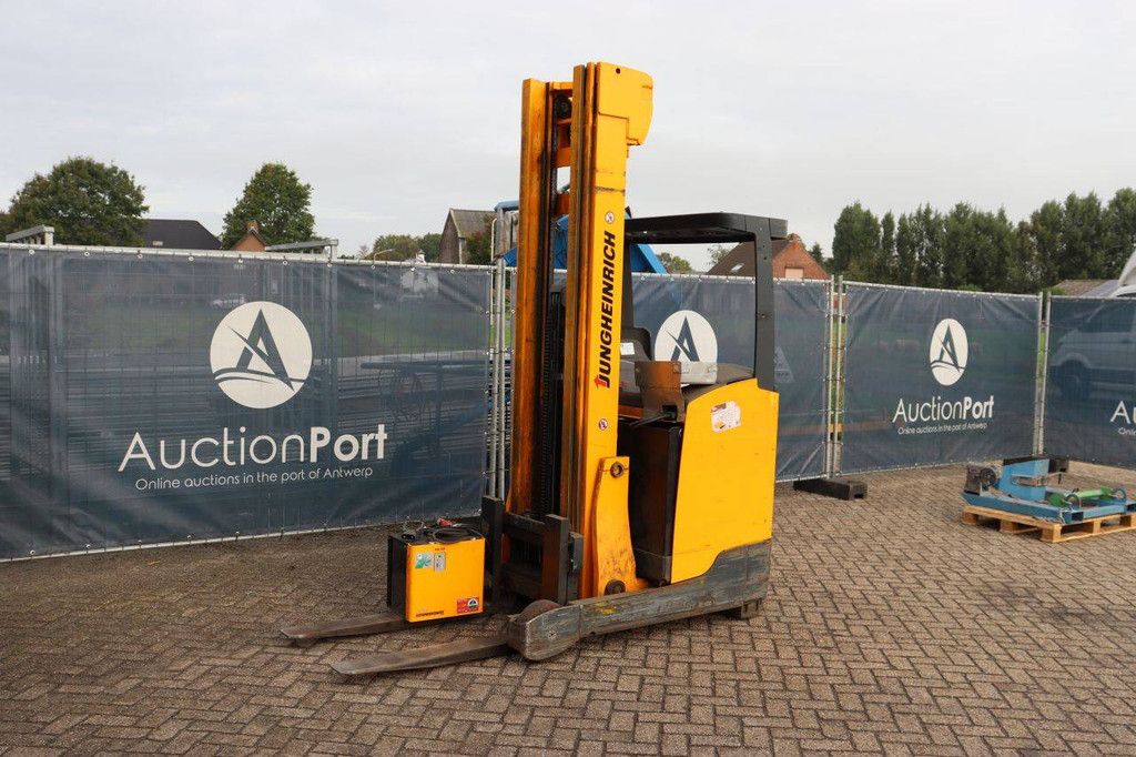 Jungheinrich ETV 214 Elektro-Schubmaststapler 1400 kg 7,1 m