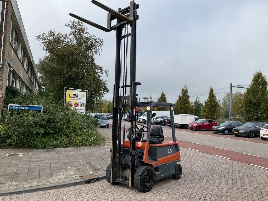 Toyota FBM25 2500KG 4.00METER HEFTRUCK