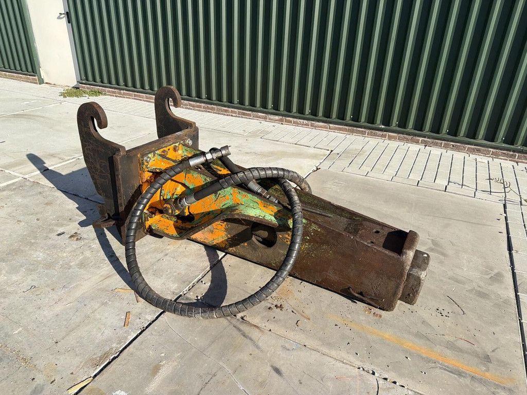 Cw 30 hydraulic breaker