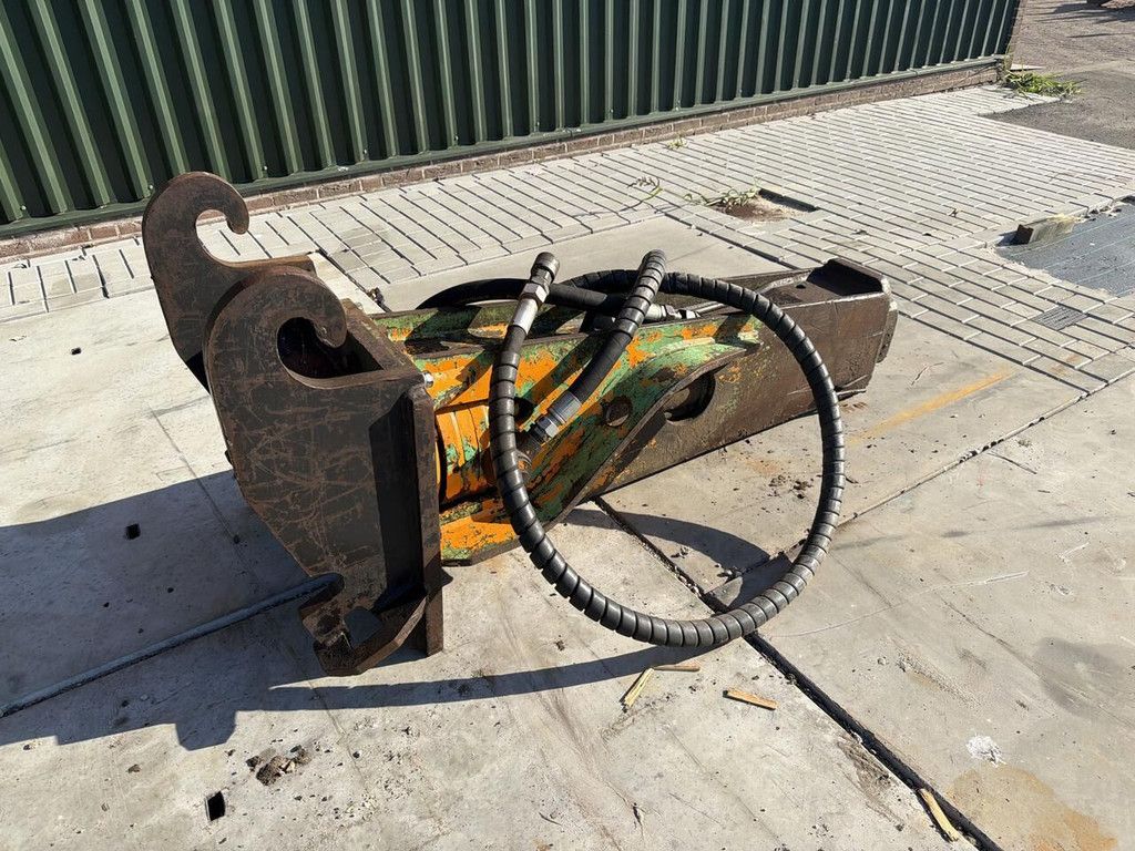 Cw 30 hydraulic breaker