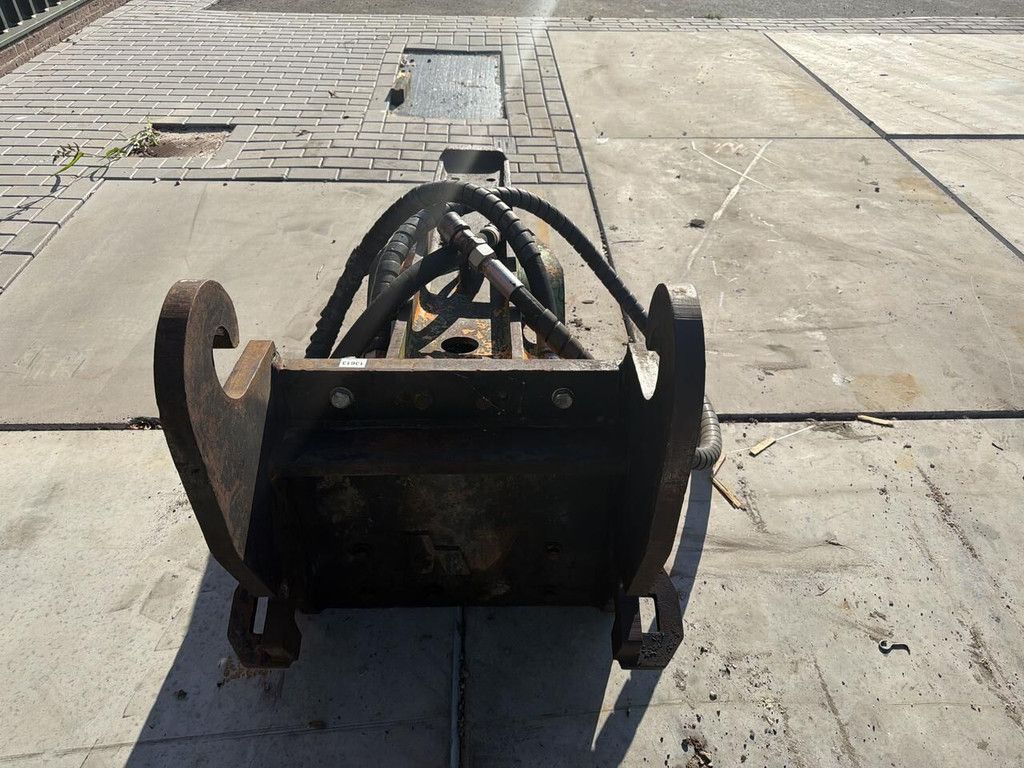 Cw 30 hydraulic breaker