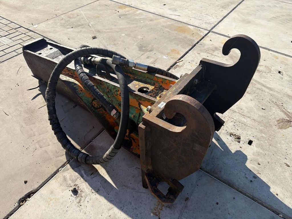 Cw 30 hydraulic breaker