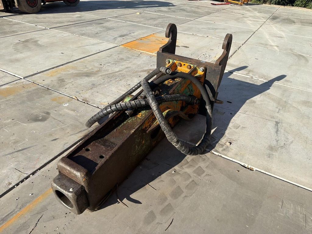 Cw 30 hydraulic breaker