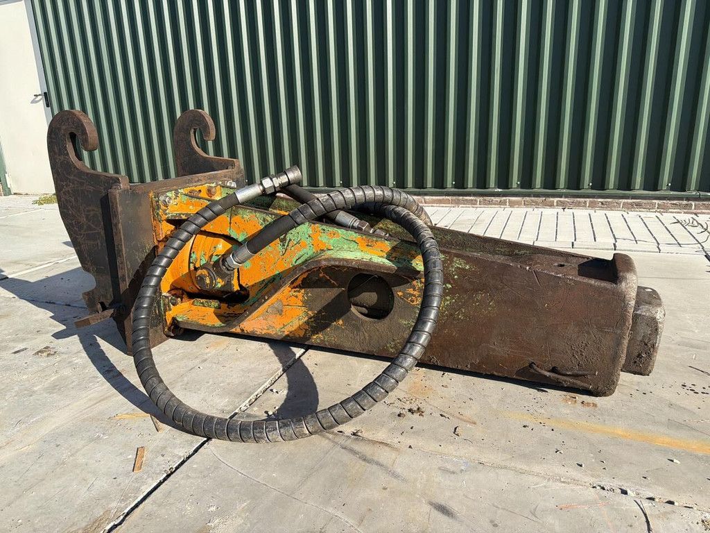 Cw 30 hydraulic breaker