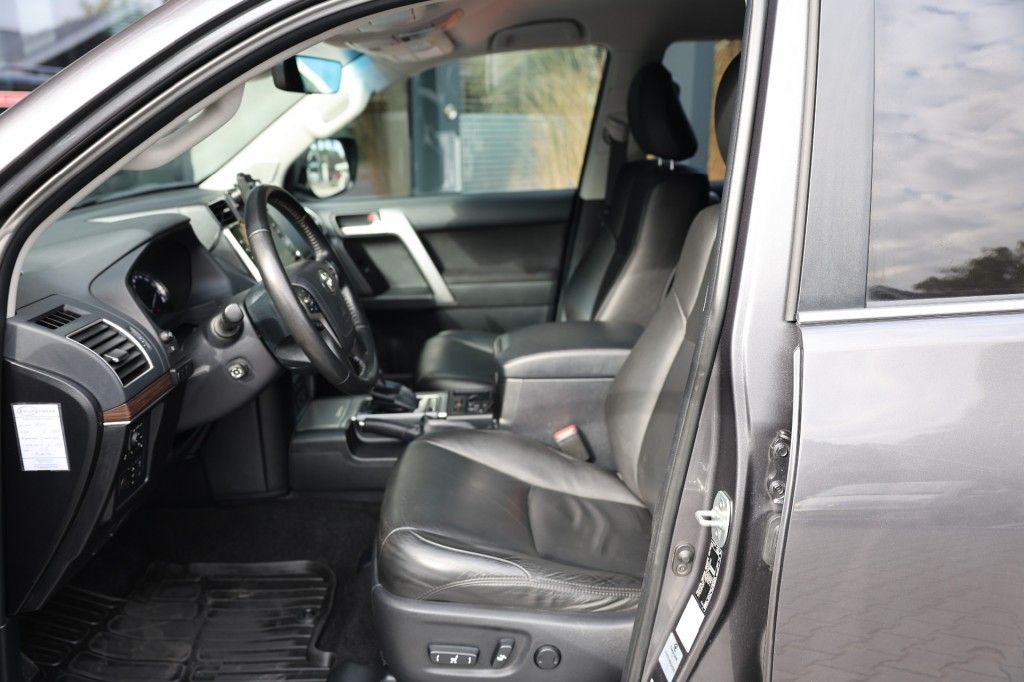 Toyota Landcruiser 120 2.8 D-4D 5DRS DYNAMIC A/T VAN