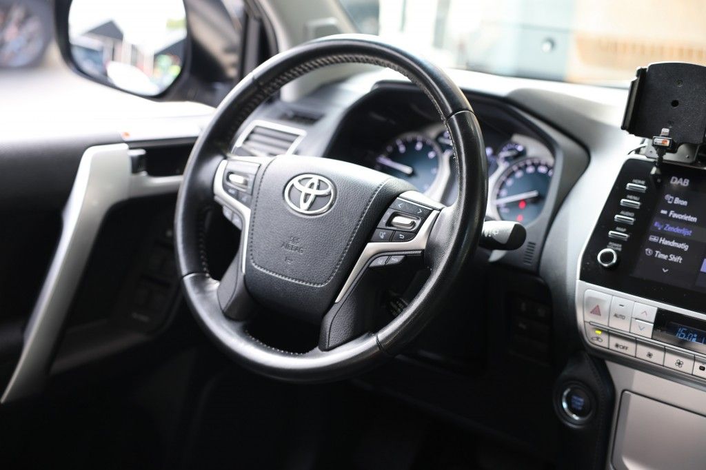 Toyota Landcruiser 120 2.8 D-4D 5DRS DYNAMIC A/T VAN