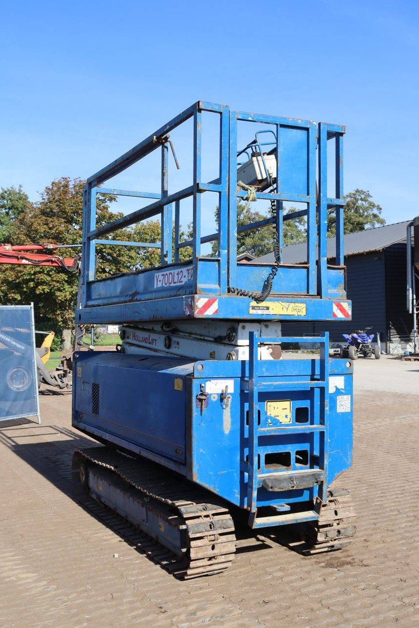 Scissor Lift Holland Lift Y-70DL12-TR Electric+Diesel 9m 2004
