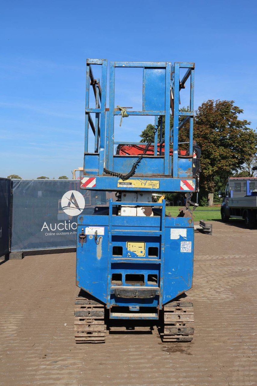 Scissor Lift Holland Lift Y-70DL12-TR Electric+Diesel 9m 2004