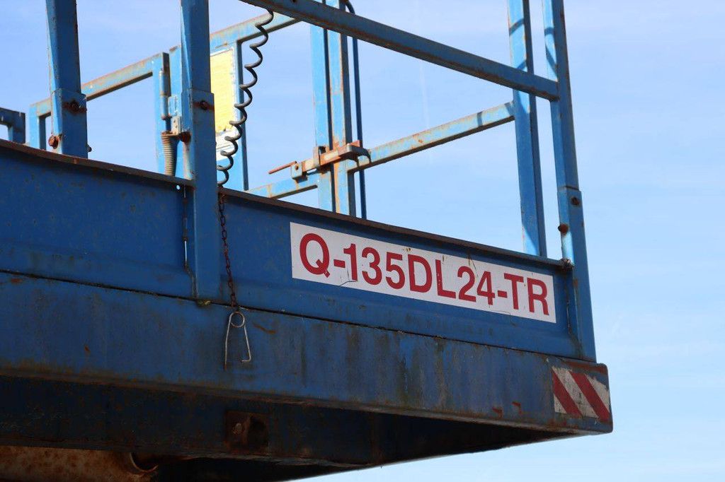 Crawler scissor lift Holland Lift Monostar Q-135DL24-TR Diesel 35.9kW 750kg 16m 2007