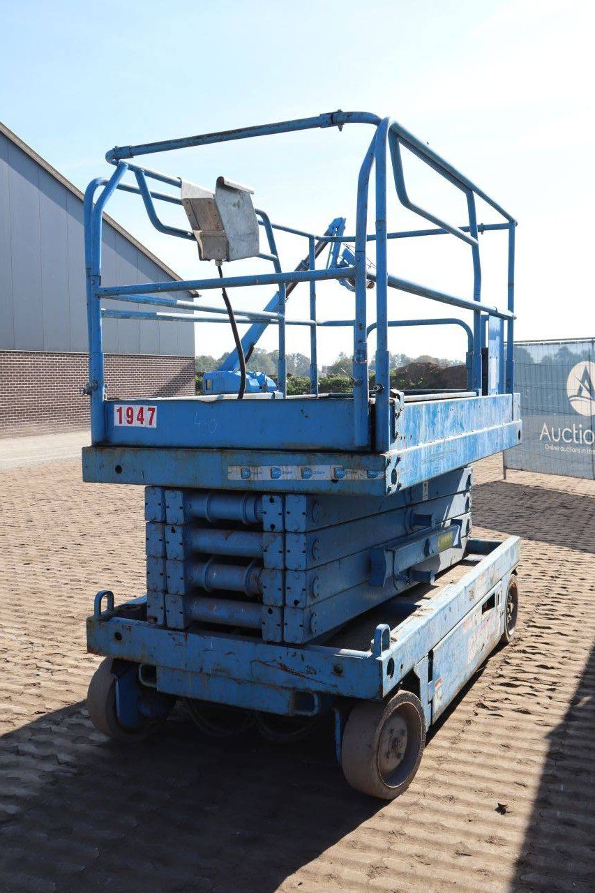 Elektrische Scherenarbeitsbühne X32-N99, Tragkraft 340 kg, Höhe 11,75 m