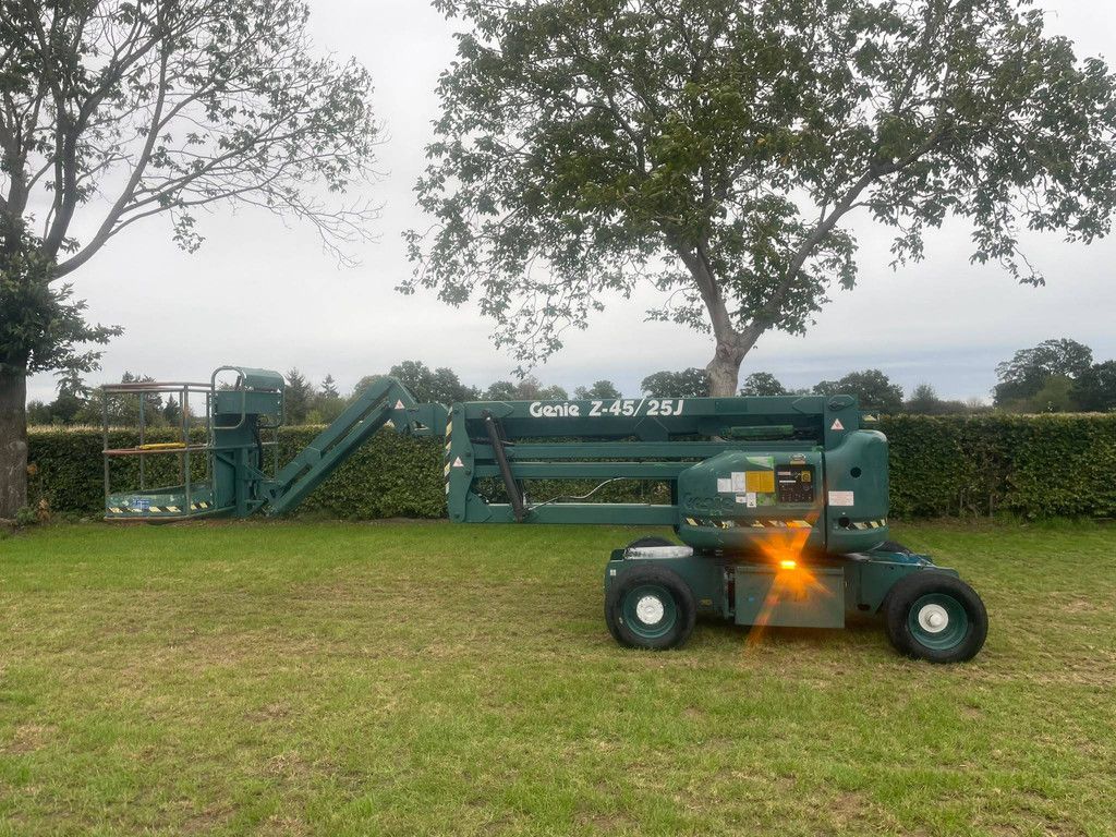 Genie Z-45/25J Gelenkteleskoparbeitsbühne, elektrisch + Diesel, 15,8 m, Baujahr 2001