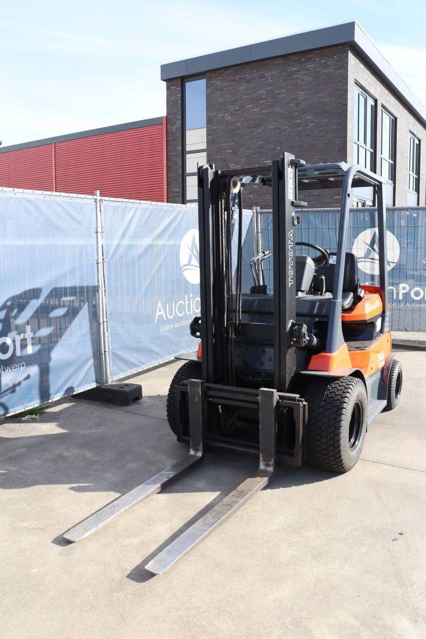 Toyota 7FB10 Electric Forklift 1000kg 3.1m 2002