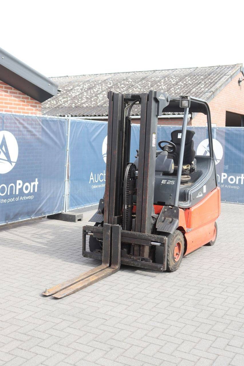 Linde E25/02/600 Elektrogabelstapler 2500 kg 4,8 m 2005