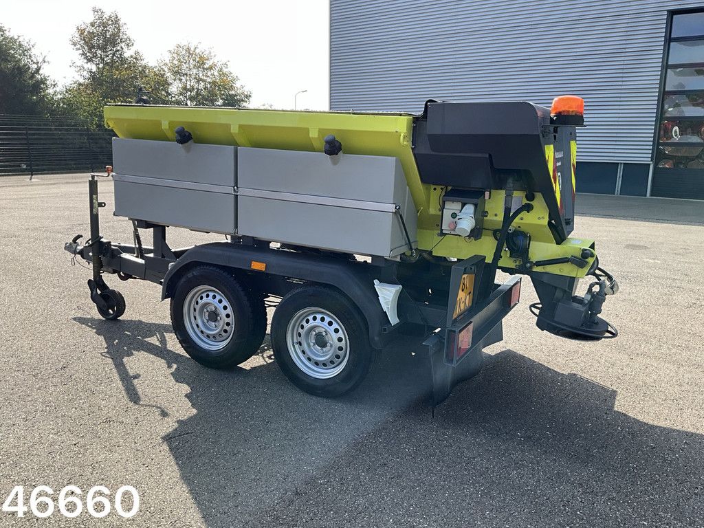 Hotra 2-assige aanhangwagen met Epoke zoutstrooier