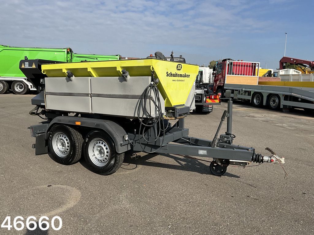Hotra 2-assige aanhangwagen met Epoke zoutstrooier