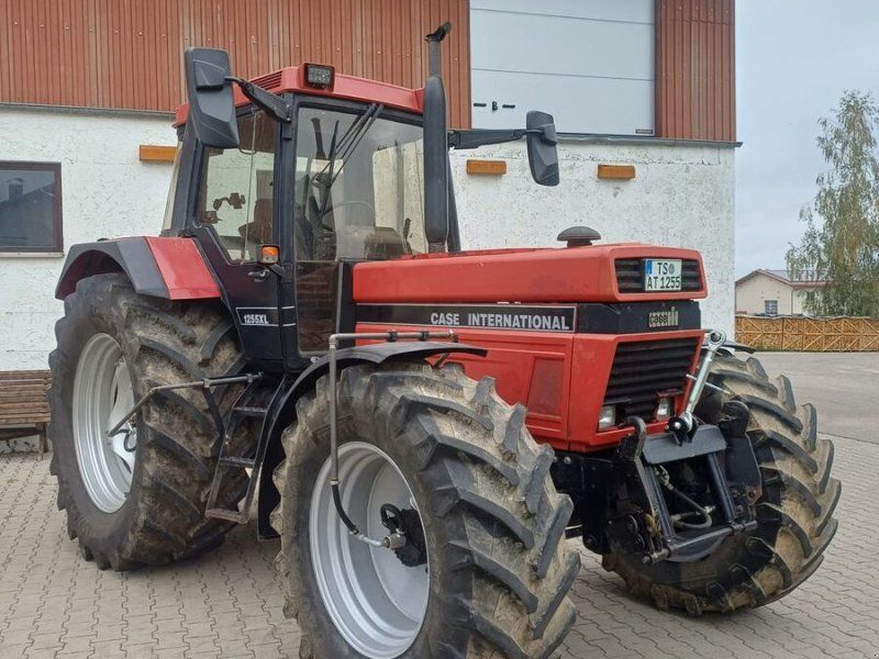 Case IH 1255 XL