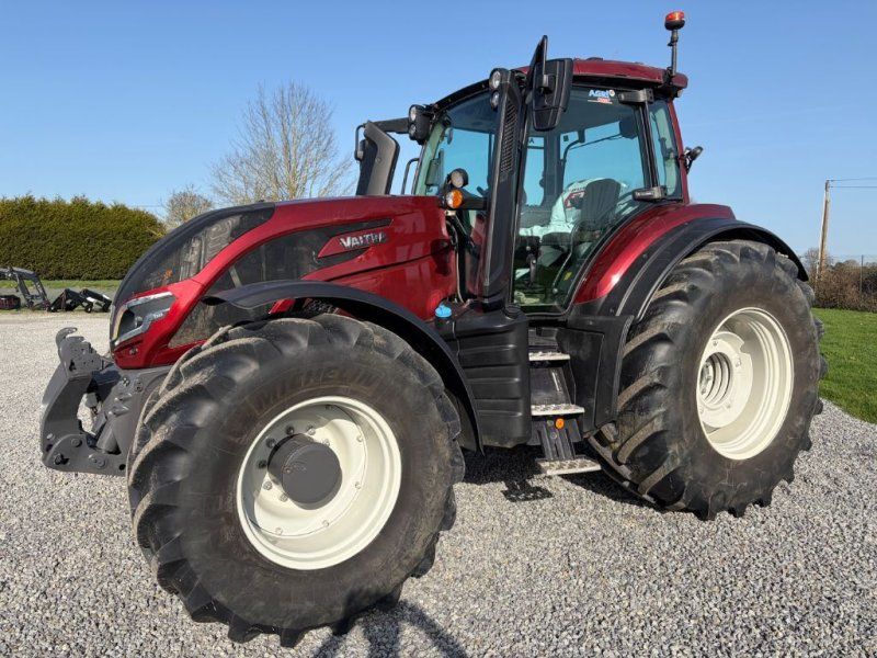 Valtra T235D