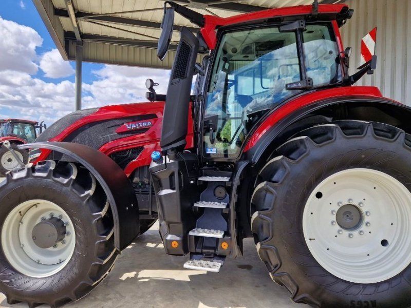 Valtra Q245