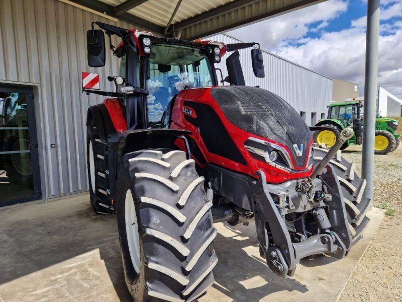 Valtra Q245