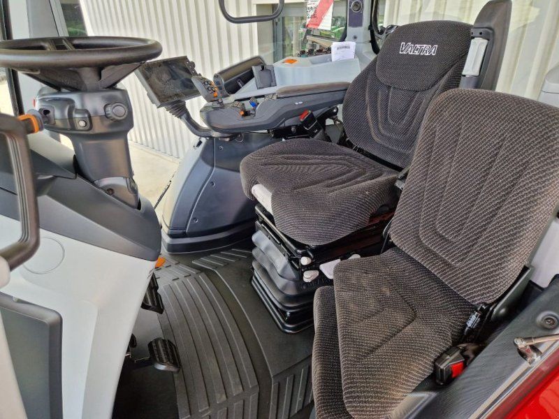 Valtra Q245