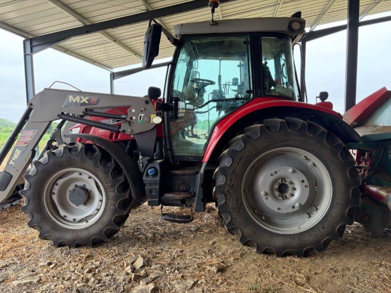 Massey Ferguson 5713S DYNA-6 EFFICIENT