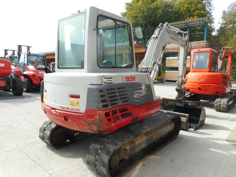 Takeuchi TB 250 ( 4.965kg ) POWERTILT hydr. SW 3 Löffel