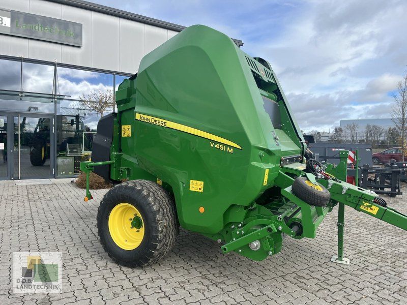 John Deere V451M