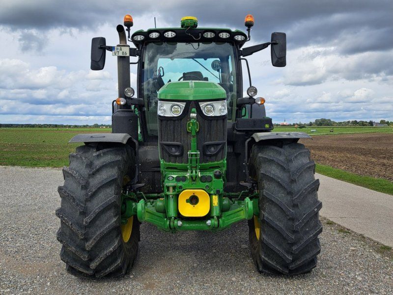 John Deere 6R 215