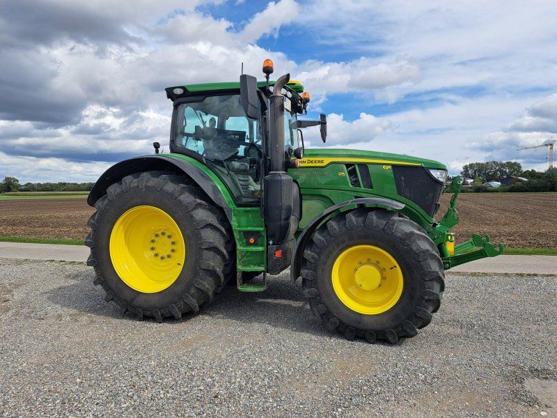 John Deere 6R 215