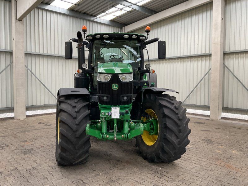 John Deere 6215R