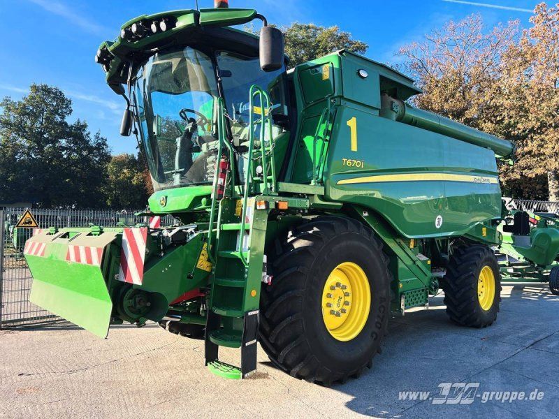 John Deere T670