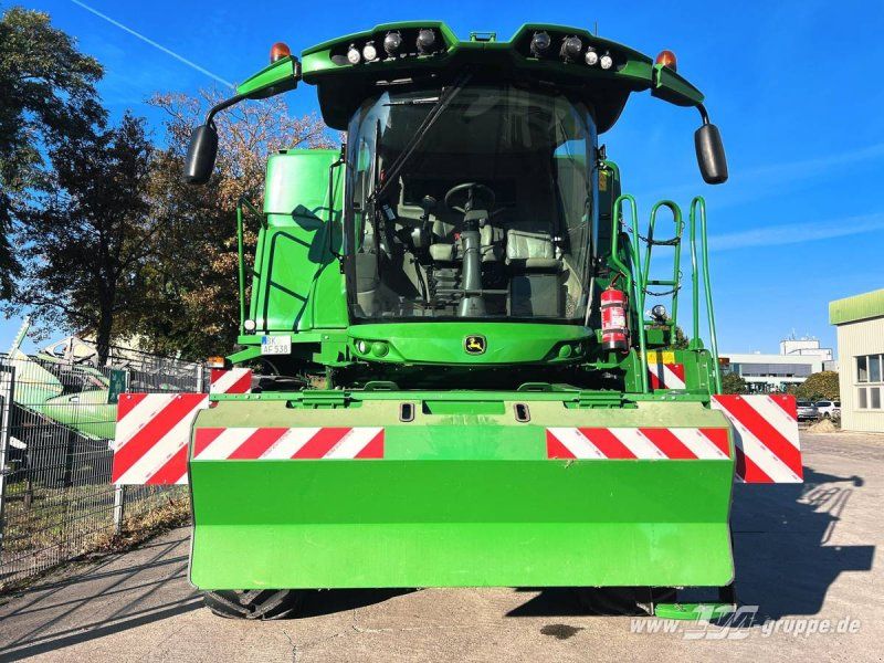 John Deere T670