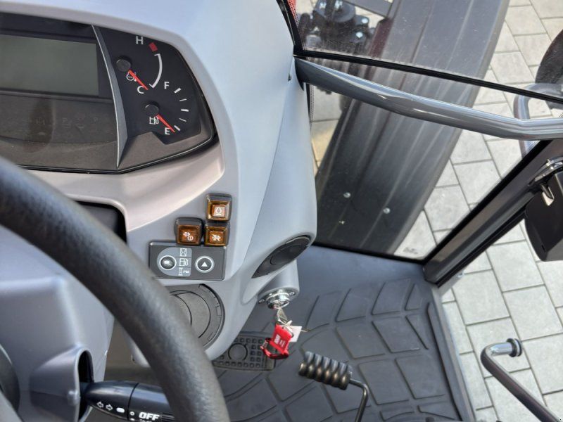 Kubota M4-073