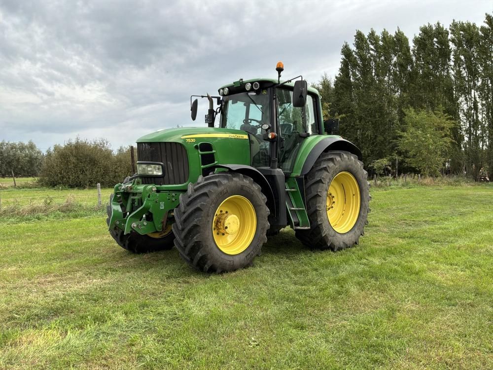 2008 John Deere 7530 Premium Traktor mit Allradantrieb