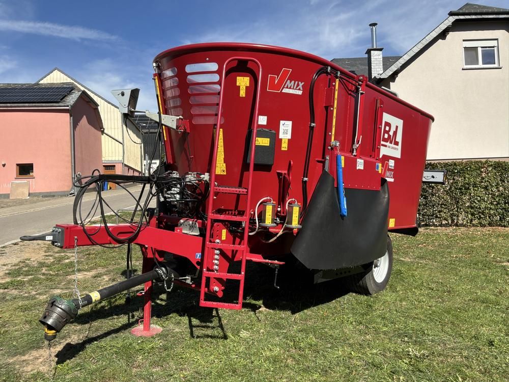 2023 Bvl V-MIX Plus 17N-2S Feed Mixer