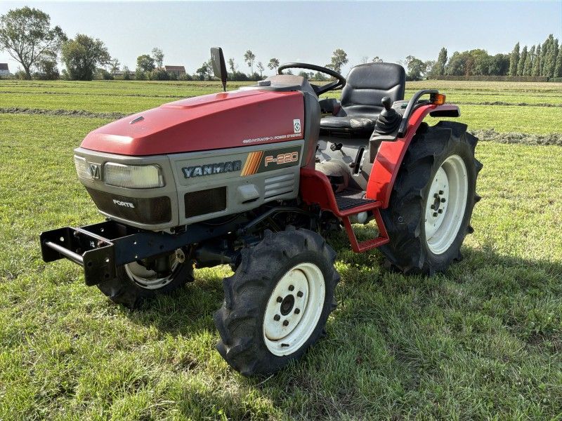 Yanmar F-220 Minitraktor mit Allradantrieb
