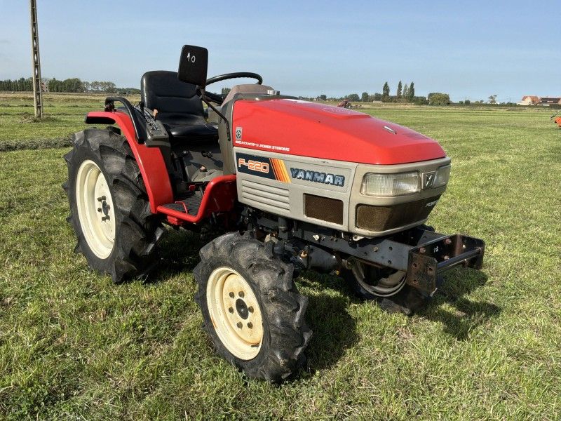 Yanmar F-220 Minitraktor mit Allradantrieb