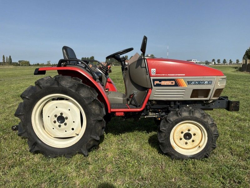 Yanmar F-220 Minitraktor mit Allradantrieb