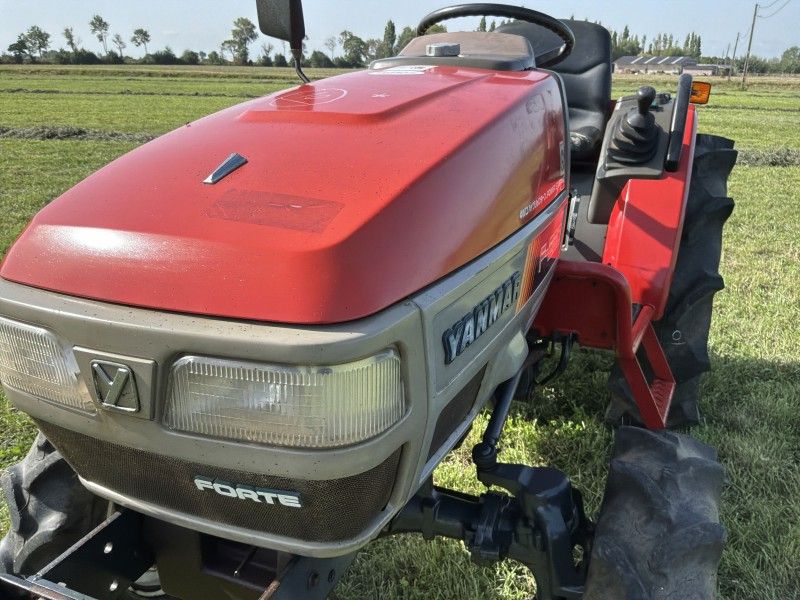 Yanmar F-220 Minitraktor mit Allradantrieb