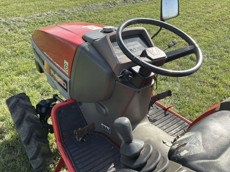 Yanmar F-220 Minitraktor mit Allradantrieb