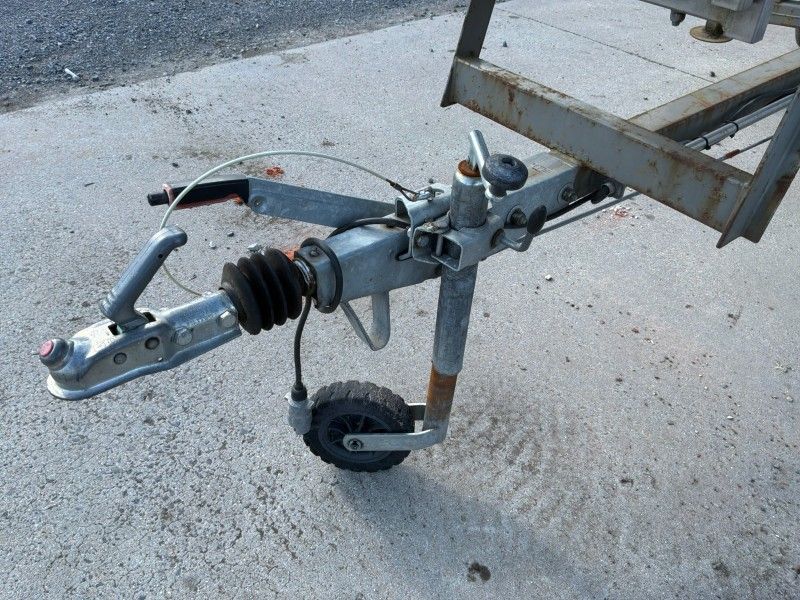 2008 CTE Pratika 205 Towed Moving Lift