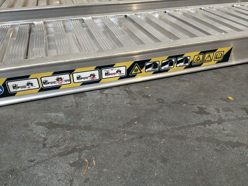 Aluminium-Auffahrrampen mit Haken (unbenutzt) (2 Stück)
