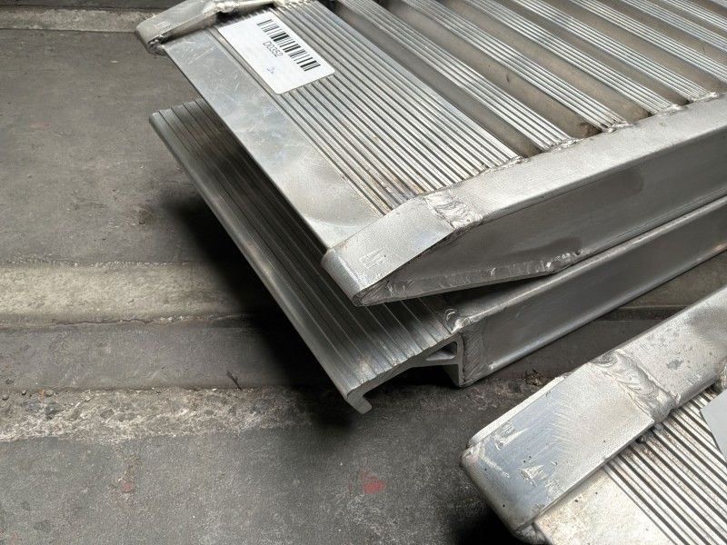 Aluminium-Auffahrrampen mit Haken (unbenutzt) (2 Stück)